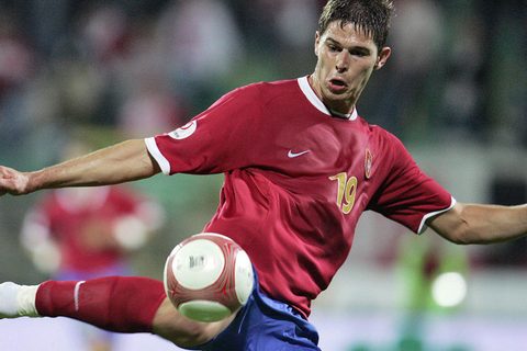 Nikola-Zigic-fudbaler-srbije-wallpaper-pozadina-poster-za-desktop-800x600