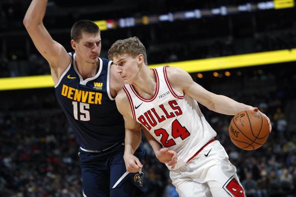 Nikola Jokić i Lauri Markanen u duelu