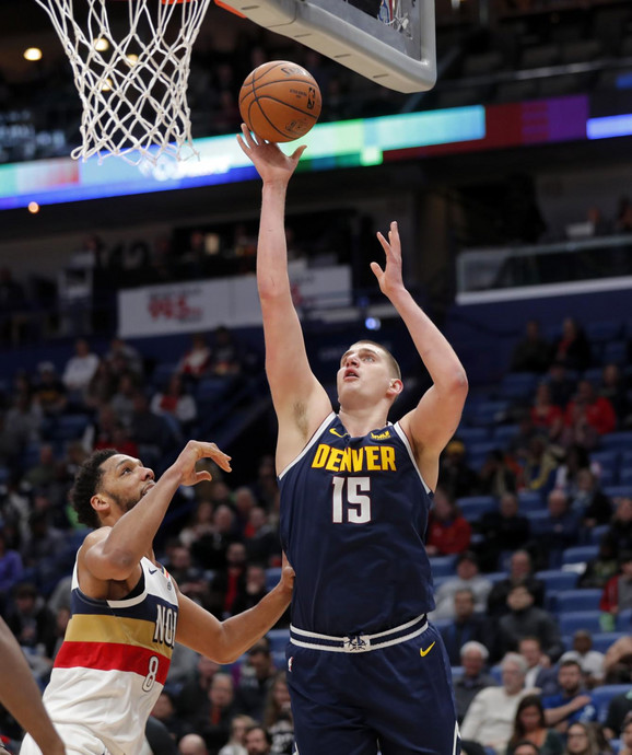 Nikola Jokić na meču u Nju Orleansu